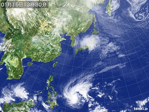 日本付近を南岸低気圧が通過中（フィリピンの東は1月14日に発生した台風1号）