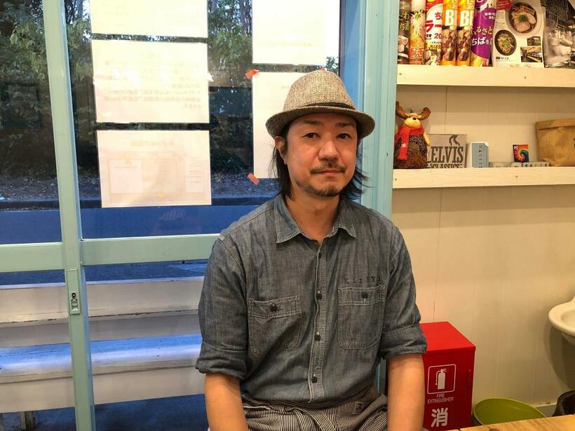「The Noodles ＆ Saloon Kiriya」店主の青木成憲さん。40歳でラーメン店主に転身した（筆者撮影）