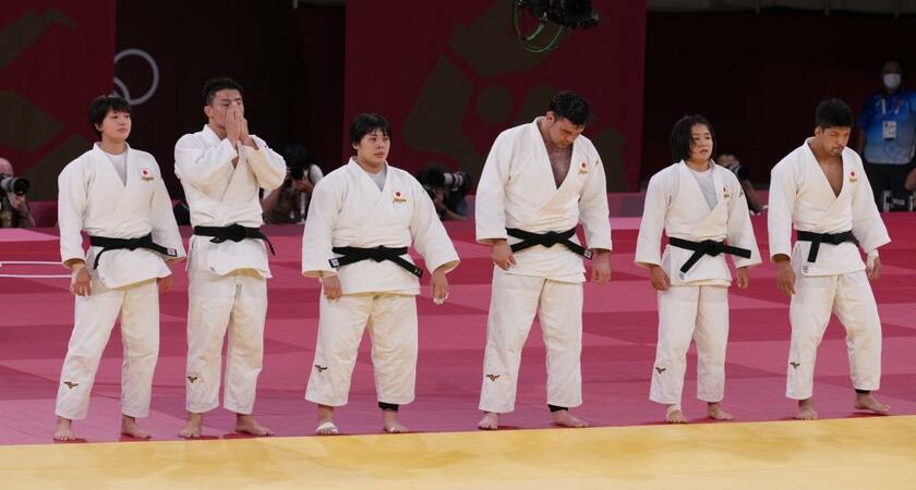 東京五輪で新採用された男女混合団体戦で日本は銀メダルを獲得　（ｃ）朝日新聞社
