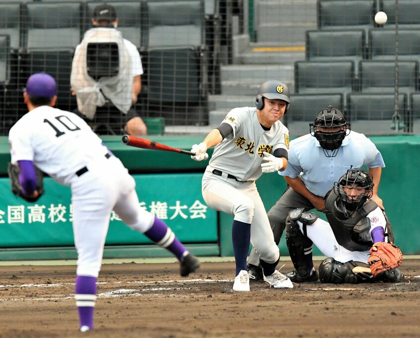 三回裏東北学院2死満塁、山田が先制の3点適時二塁打を放つ
