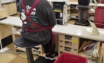 「レジは座ったまま」 「髪型・ネイル・ヒゲ」もOK スーパーのベルクが待遇改善を進める理由