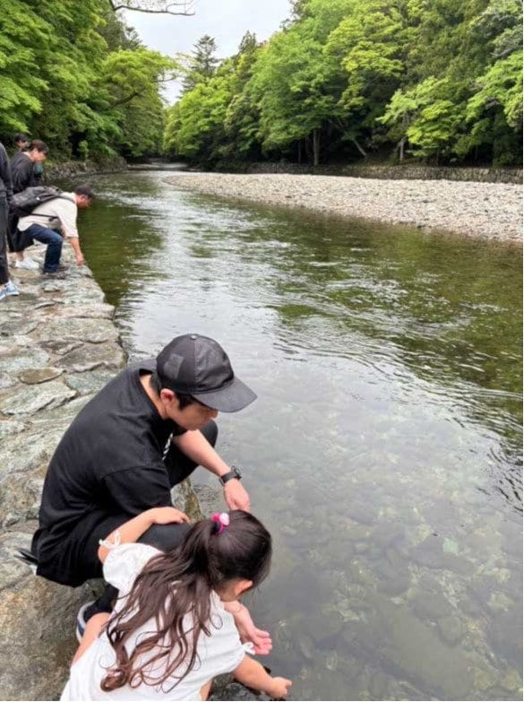 お子さんと旅行を楽しむ よしお兄さん（ブログから）