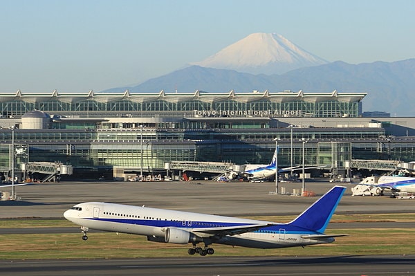 整備・拡張を重ねてきた羽田空港。富士山を望める絶景スポットも……