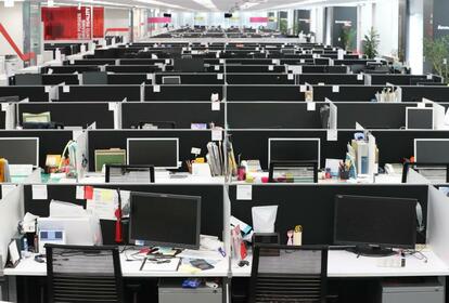 多くの企業がウイルス対策としてテレワークを活用している。東京五輪期間の混雑緩和に向け、政府が推進してきたテレワークが奏功した形だ　（ｃ）朝日新聞社