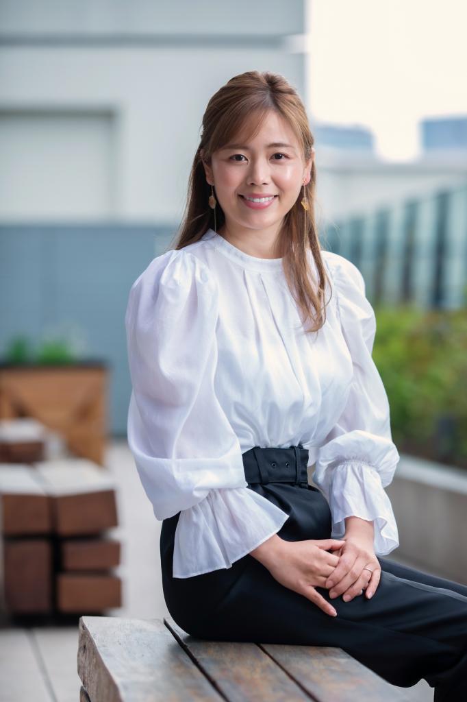 他人に対する心の垣根がない。歴代のボーイフレンドの話題なども包み隠さず話す。「私は羞恥心があまりない」。あけっ広げな性格だからこそ相手も心を開き、活動の賛同者が増える/倉田貴志撮影