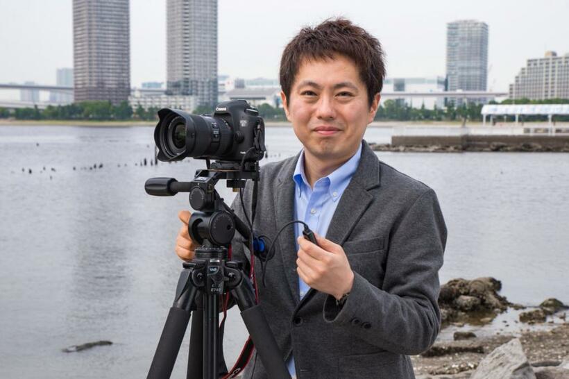 岩崎拓哉（いわさき・たくや）
<br />1980年大阪府出身。日本三大夜景の長崎・稲佐山、神戸・摩耶山の夜景に感動し、2003年から夜景写真家として活動。これまでに国内外2000カ所以上で撮影。自治体・旅行会社などが主催する夜景撮影ツアー講師、Web開発の経験を生かして「夜景INFO」などのWebサイト運営を手掛ける。近著に『クリエイター必携 ネットの権利トラブル解決の極意』（秀和システム）『夕景・夜景撮影の教科書』（技術評論社）。