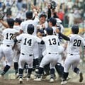 沖縄尚学、「鉄壁の守備」で夏の甲子園初優勝 日大理事長の林真理子さんもアルプスで応援【AERA甲子園2025】