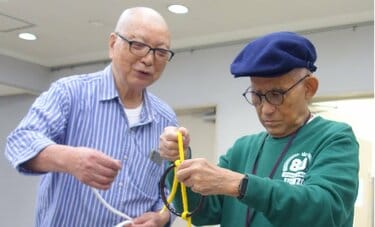 「友達いないおじさん」問題はこれで解決？　タメ口OK、肩書NG…平均年齢76歳の「仲良しグループ」が実践していること