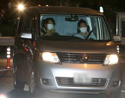 警視庁東京湾岸署に移送される沢尻エリカ容疑者を乗せた車　（ｃ）朝日新聞社