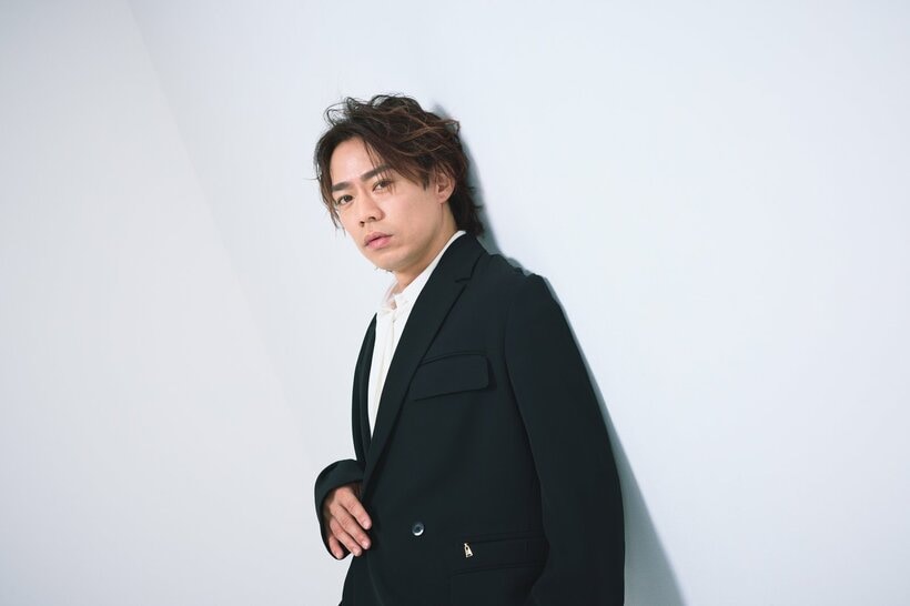 写真：写真映像部・佐藤創記／ｓｔｙｌｉｎｇ　折原美奈子／ｈａｉｒ　＆　ｍａｋｅ　ｕｐ　宇田川恵司／ｃｏｓｔｕｍｅ　ＣＵＬＬＮＩ（クルニ）