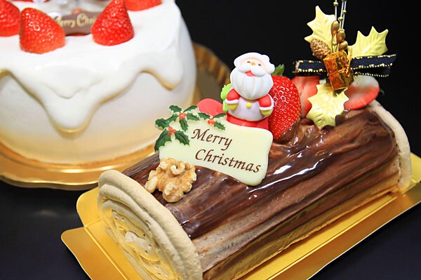 もはや見慣れた感のある丸太型やドーム型のクリスマスケーキ
