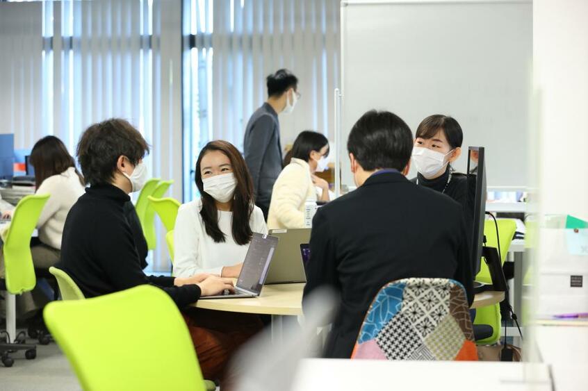 石川彩子・ミツモア/
見積もりを自動化するプラットフォームサービスを運営する。写真家や庭師といった、その道のプロとの出会いを専用アプリでアシストする。中小企業や個人事業主の力をITで底上げし、日本のGDP向上を図る(撮影/写真部・松永卓也)