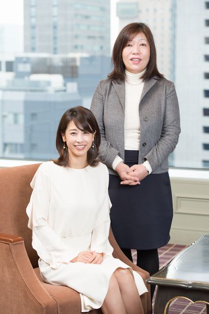 加藤綾子さん（左）と林真理子さん（撮影／写真部・堀内慶太郎、ヘア＆メイク／平山直樹）