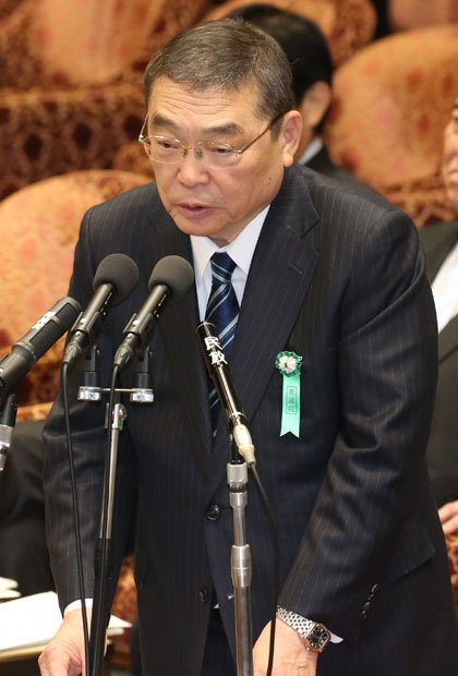 国会で答弁する籾井NHK会長 (c)朝日新聞社
