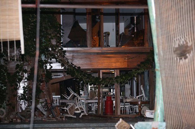 ７月１日、バングラデシュの首都ダッカで高級住宅街のレストランが襲撃された。日本人７人を含む人質２０人が死亡した。翌２日にＩＳが犯行声明を出している　（ｃ）朝日新聞社