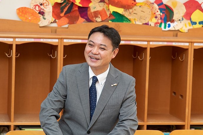 追手門学院 初等中等部 ロボット・プログラミング教育推進室室長福田哲也 先生2003年からNASAの教育基金をもとにロボット教育を展開。2013年、追手門学院大手前中・高等学校へ赴任。ロボットサイエンス部の顧問として、多くのロボコン世界大会に出場して入賞を果たした。ロボット教育の功績が認められ、文部科学大臣賞を2度受賞。2019年から現職
