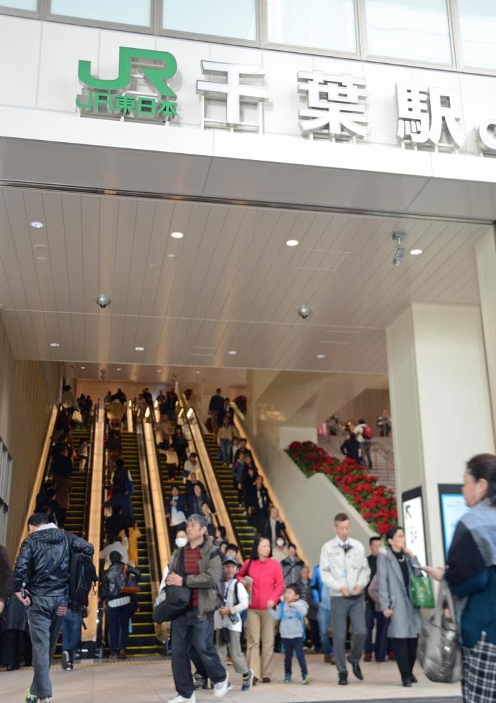 2016年新装開業したJR千葉駅の新駅舎入口（C）朝日新聞社