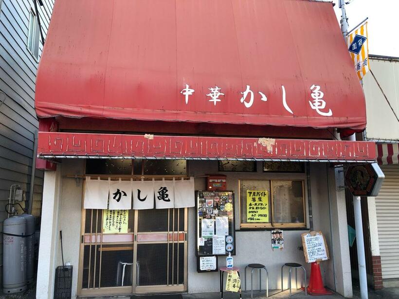 かし亀／埼玉県加須市中央1-10-8／11:00～材料終わり次第終了、17:00～材料終わり次第終了。日曜定休、営業情報は店のツイッター（@kashikame_new02）にて／筆者撮影