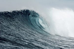 ボートで沖まで出て、そこからサーフィンするというフィジーでの「ボートトリップ」でとらえた波頭。見事なチューブだ