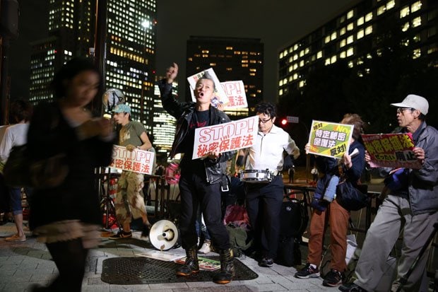 首相官邸前で秘密保護法に反対する人たち＝１４年１０月１４日　（c）朝日新聞社　＠＠写禁