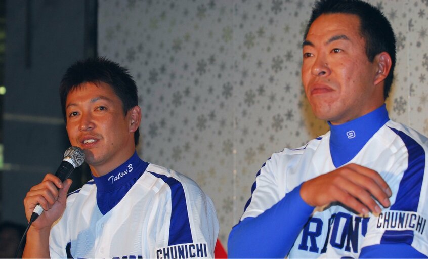 現役時代、そろってトークショーに出演した立浪前監督と井上監督(2005年)