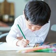 自分から学べる子になるには、「8歳まで」が重要！　学びの土台作りに役立つ”6つのポイント”とは？