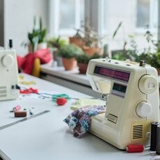 小学校の「家庭科」が変化、親世代のころとどう違う？　「料理や裁縫の“技能”の習得のみが目的ではない」