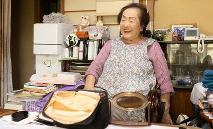 102歳現役美容部員がふるまう“まろやかカレー”の秘密 取材陣も唸るそのコツとは?