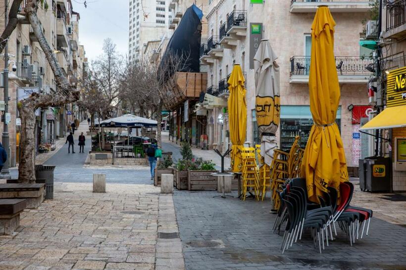 人通りもまばらなエルサレム市内の通り（ニシム・オトマズキン提供）