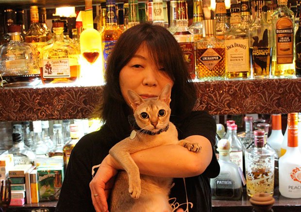 【BAR猫】由美子ママとアクビ