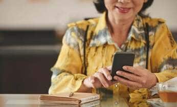 最高齢は90歳!シニアの「オンライン婚活」花盛り 出会いに積極的な高齢者の本音とは