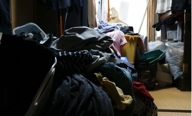 高齢の親の実家を片付ける方法をプロが伝授「床に散らかっている物は親がよく使っている物」