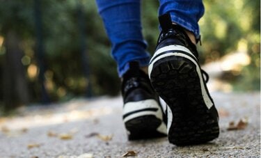 靴底の内側が減る人は疲れやすい傾向あり　靴底でわかる歩き方の癖をトレーナーが解説