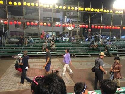 例年と違って、南内町演舞場の桟敷席はガラガラだった(提供)(両国商店街周辺 午後10時頃)