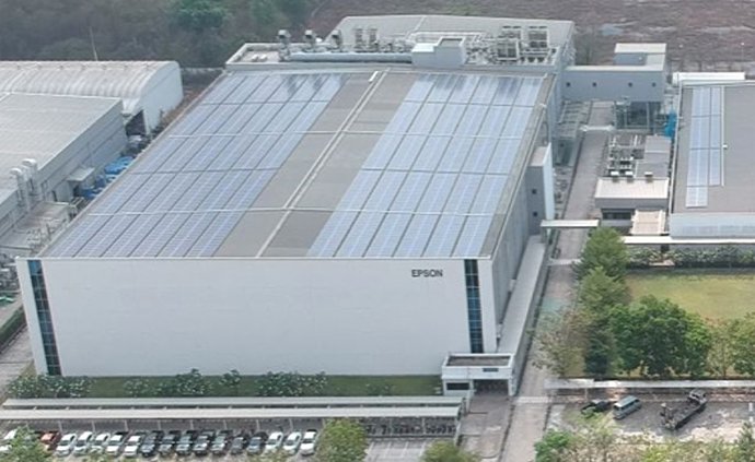 建屋の屋上を活用した太陽光発電システム(タイの製造拠点)
