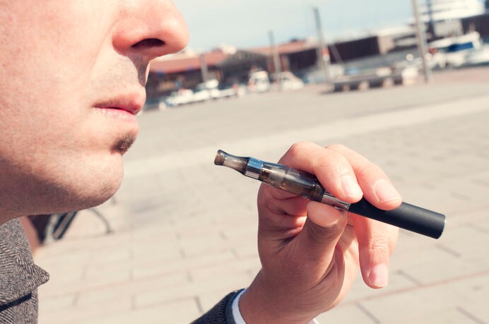 禁煙の流れが加速する中、電子たばこ愛用者が急増中