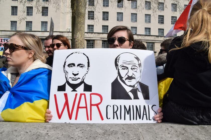 プーチン大統領とルカシェンコ大統領への侵攻反対デモは各地で起きている（ｇｅｔｔｙｉｍａｇｅｓ）