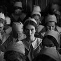 100年前の事件がベースの“現代社会を映し出す”モノクロ映画「ガール・ウィズ・ニードル」