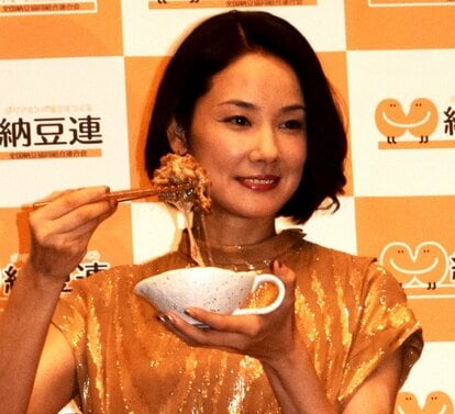 納豆が大好きな吉田羊(c)朝日新聞社