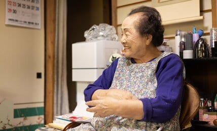 102歳現役美容部員「嫌なことがあっても働き続けられた」のはなぜ? 「生きている時間を楽しみたい」