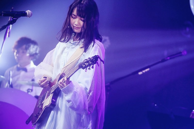 井上苑子、6/6リリースのミニアルバム『Mine.』ダイジェスト映像公開　春ツアーで収録曲「リメンバー」初披露