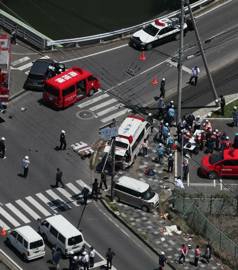 保育園児らの列に車が突っ込んだ大津市の交差点＝２０１９年５月８日</p>

<p>