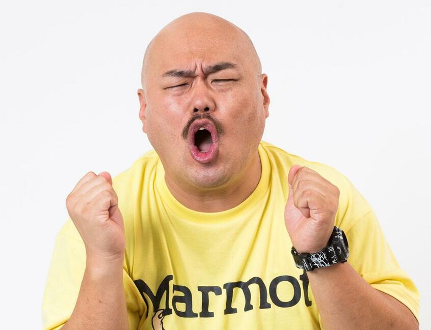クロちゃん／１９７６年１２月１０日生まれ。広島県出身。２００１年４月に団長安田、ＨＩＲＯと「安田大サーカス」を結成。スキンヘッド、強面には似合わないソプラノボイスが特徴。『水曜日のダウンタウン』（ＴＢＳ系）でみせたモンスターキャラで再び注目を集める。その他、『パシれ！メロス』（テレビ長崎）、『オレたちやってマンデー』（ＭＢＳラジオ）、『クロちゃんのライブでするしん！』（チアーるＴＶ）、『96ちゃんねる』（ＹｏｕＴｕｂｅ）などに出演中（撮影／写真部・小黒冴夏）