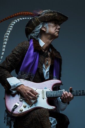 写真・図版(1枚目)| 伝説的ギタリスト、Charの古希を記念する日本武道館公演をWOWOWで放送・配信!さらに彼の名ライブの数々を6カ月連続特集!