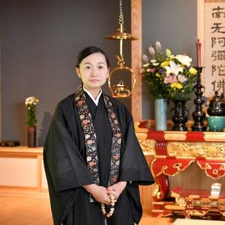 人の生と死に寄り添う“新しい宗教者”模索する若い僧侶たち