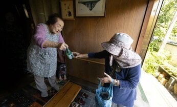 102歳現役美容部員のプレゼント術 なぜ「編み物」と「ゆで卵」をあげると喜ばれるのか?