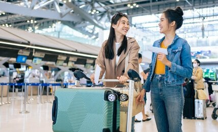 訪日客の混雑ぶりに「行けない」「行かない」　円安や物価高が夏の旅行計画に「影響あり」が半数【AERAアンケート結果発表】