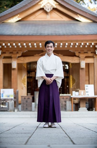 高麗神社６０代目の高麗文康宮司。「いざという時の心の頼りでいる。これが、神社の変わらない永遠のテーマだと思います」　（ｃ）朝日新聞社