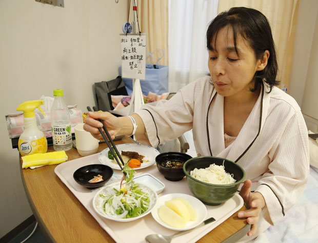 病院スタッフで入院中だった渕上由加里さん。「これからは『ここの病院食はとってもおいしいですよ』と自らの体験として伝えます」（撮影／今村拓馬）