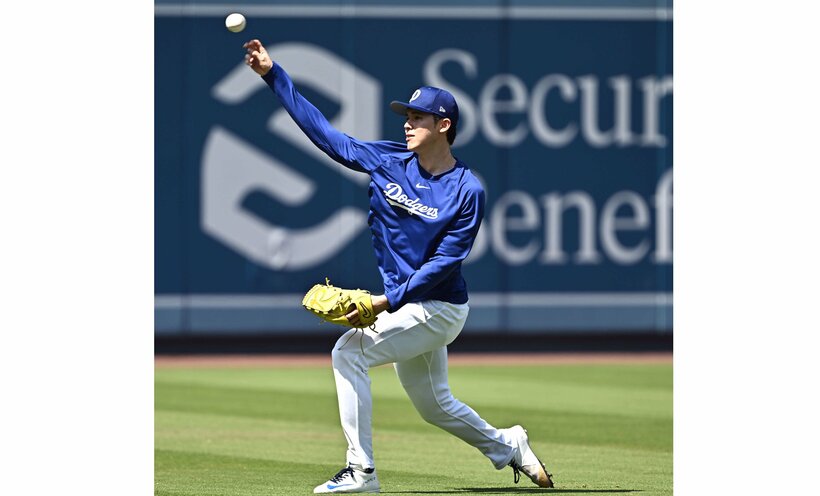 6月4日、キャッチボールで調整する佐々木。この後、ノースローに戻った（日刊スポーツ）